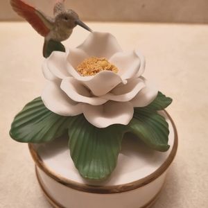 Vintage Teleflora Hummingbird Music Box 'Waltz Of The Flowers' Great Condition!